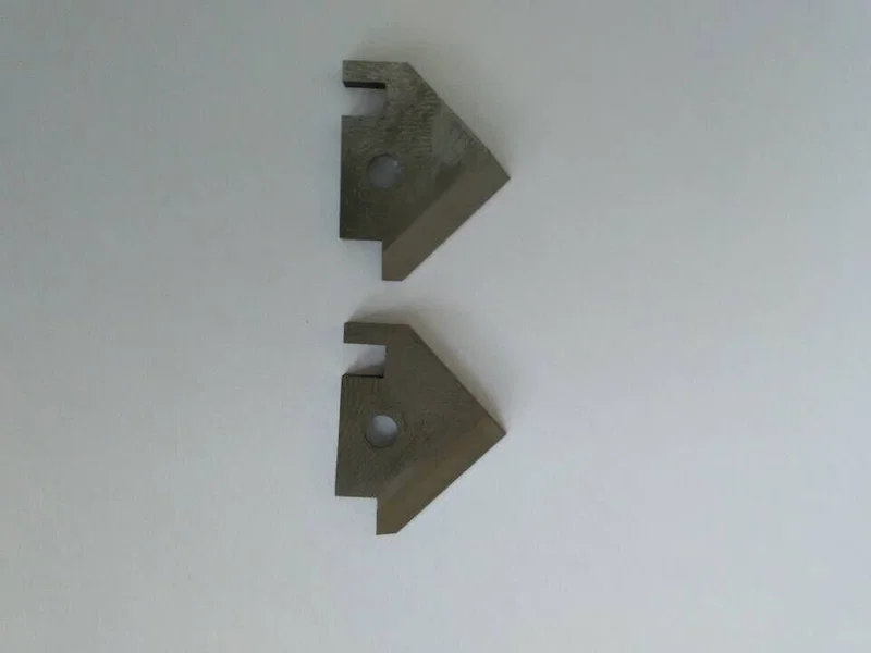 回転ブレード用同軸ワイヤーストリッピングマシン