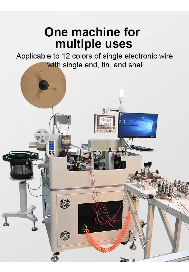 複数のワイヤーがプラスチック プラグ シェルを貫通し、ワイヤー ストリッピング位置端子圧着錫メッキ機、プラスチック シェル挿入機を表示