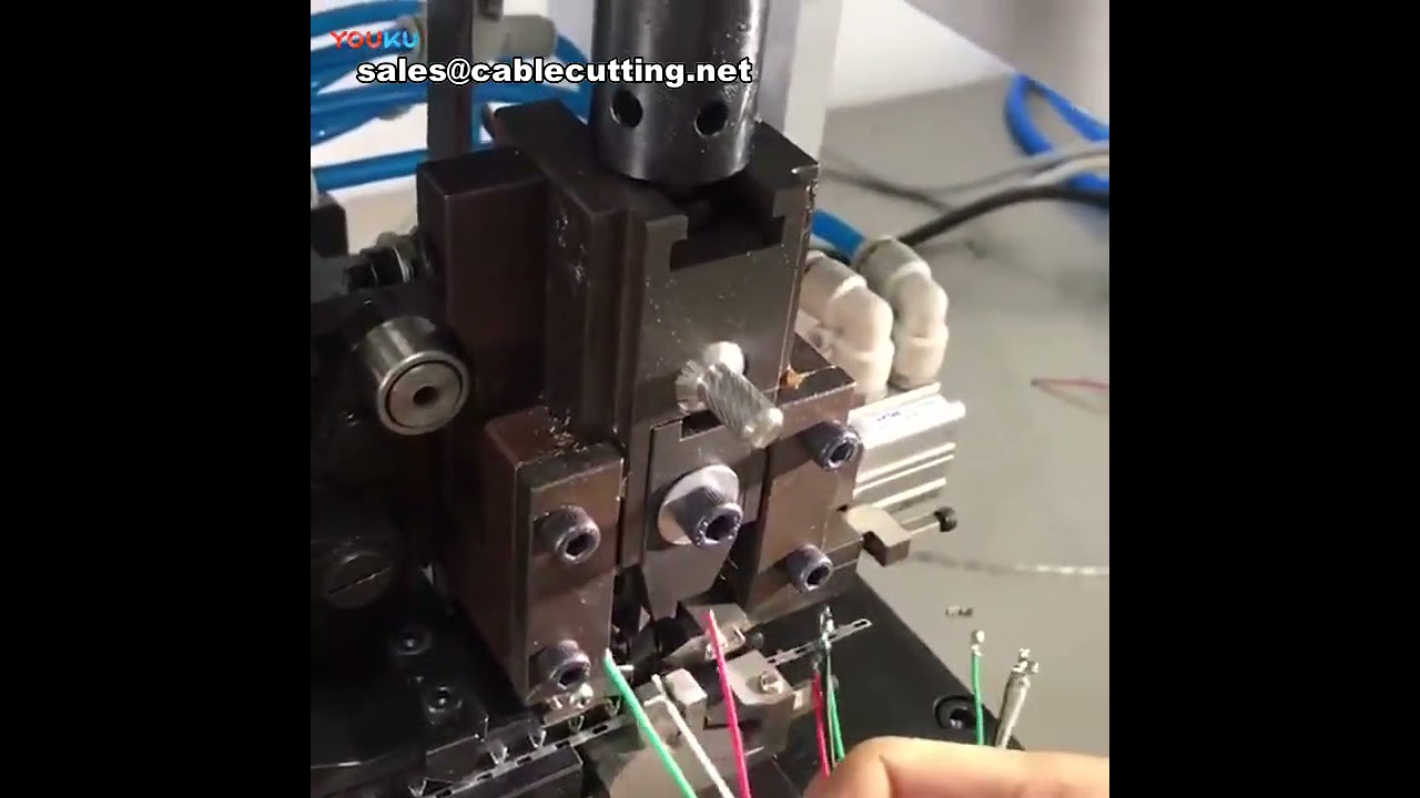 USBケーブル被膜剥離・端子圧着機 | 自動電線加工機