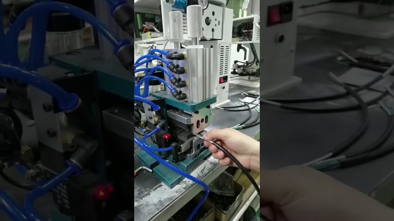 驚きの一発操作！電線の皮むきと撚りを同時に自動化する機械 #工場 #機械 #工具