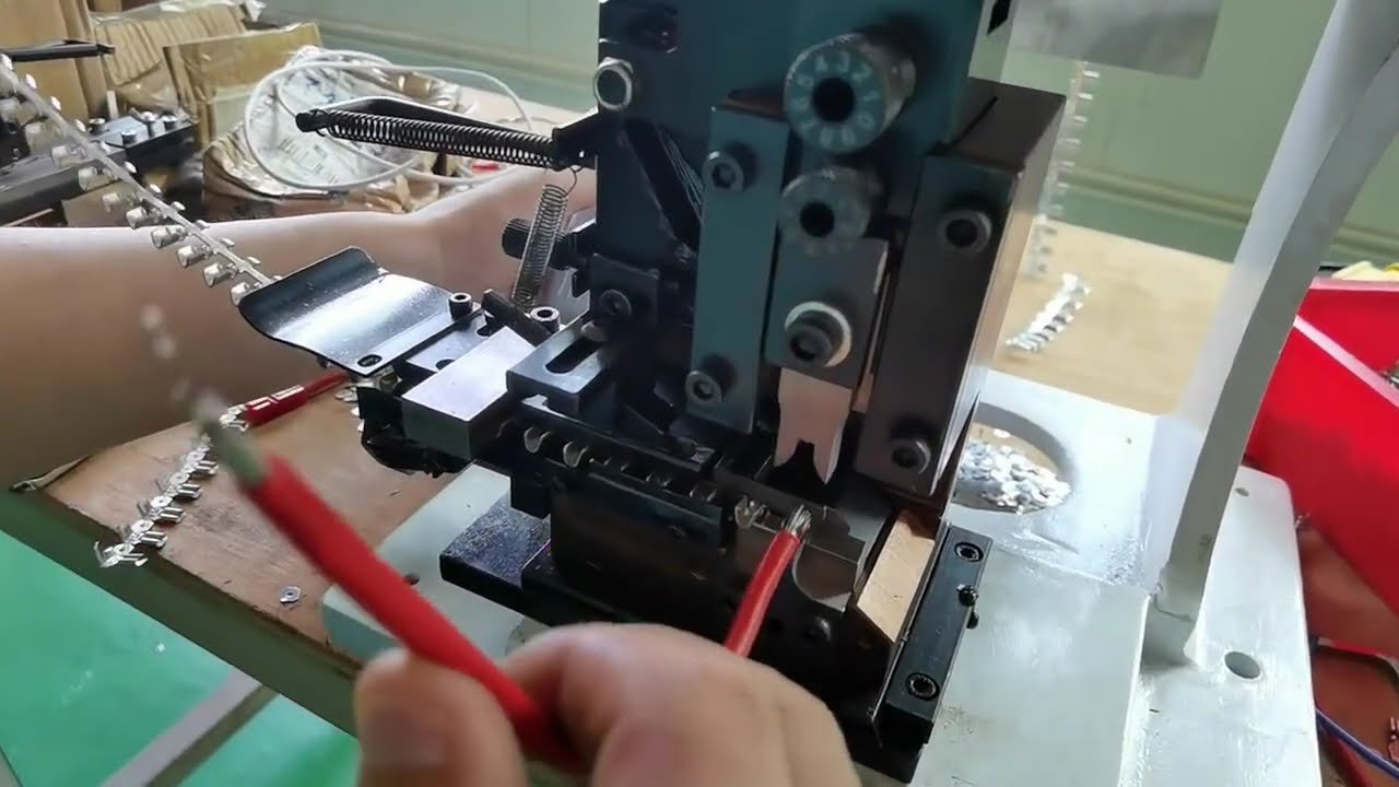 2T端子圧着機 + 水平金型装置：高効率ワイヤー加工を実現
