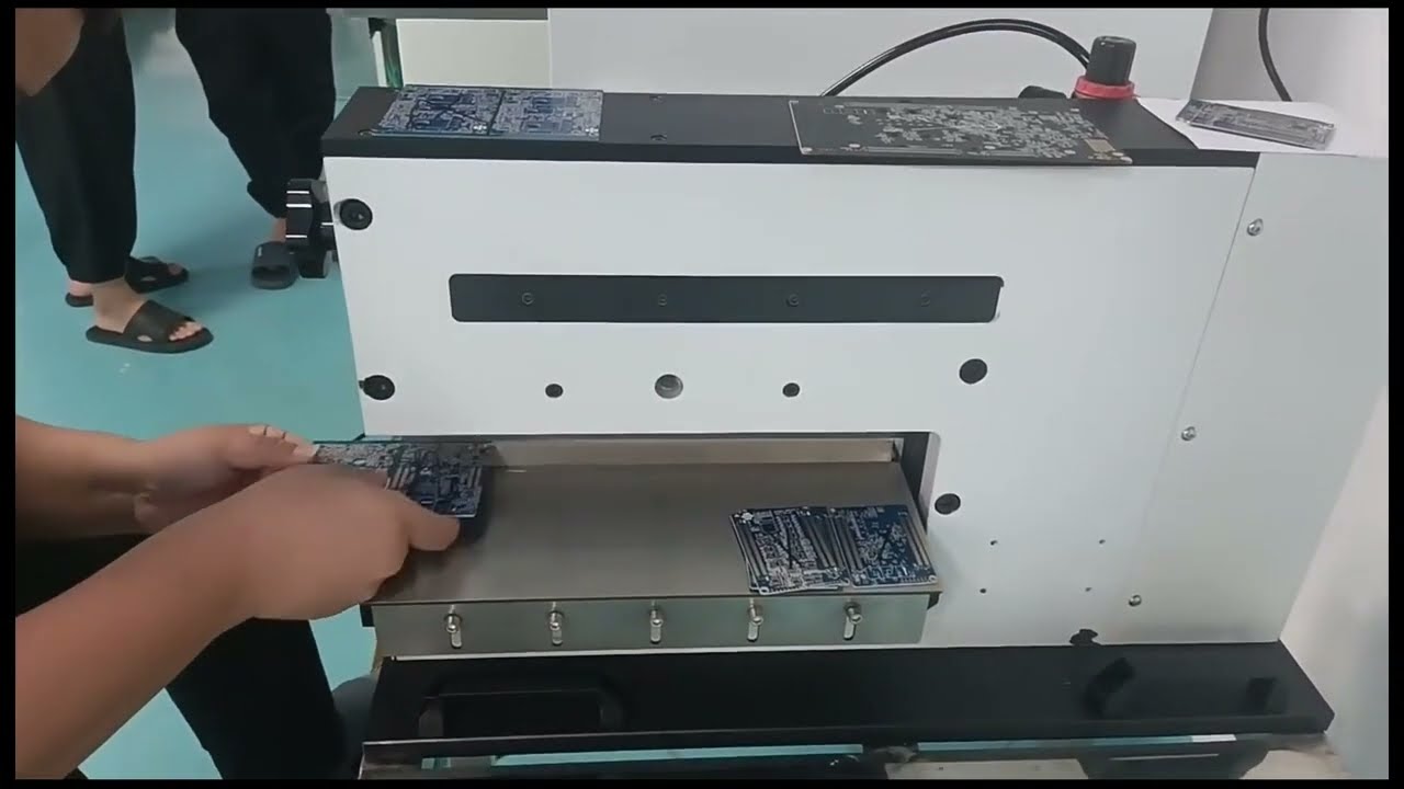 レール型オンライン基板分割機 | SMT AOIライン向けPCBフィルム打ち抜き機
