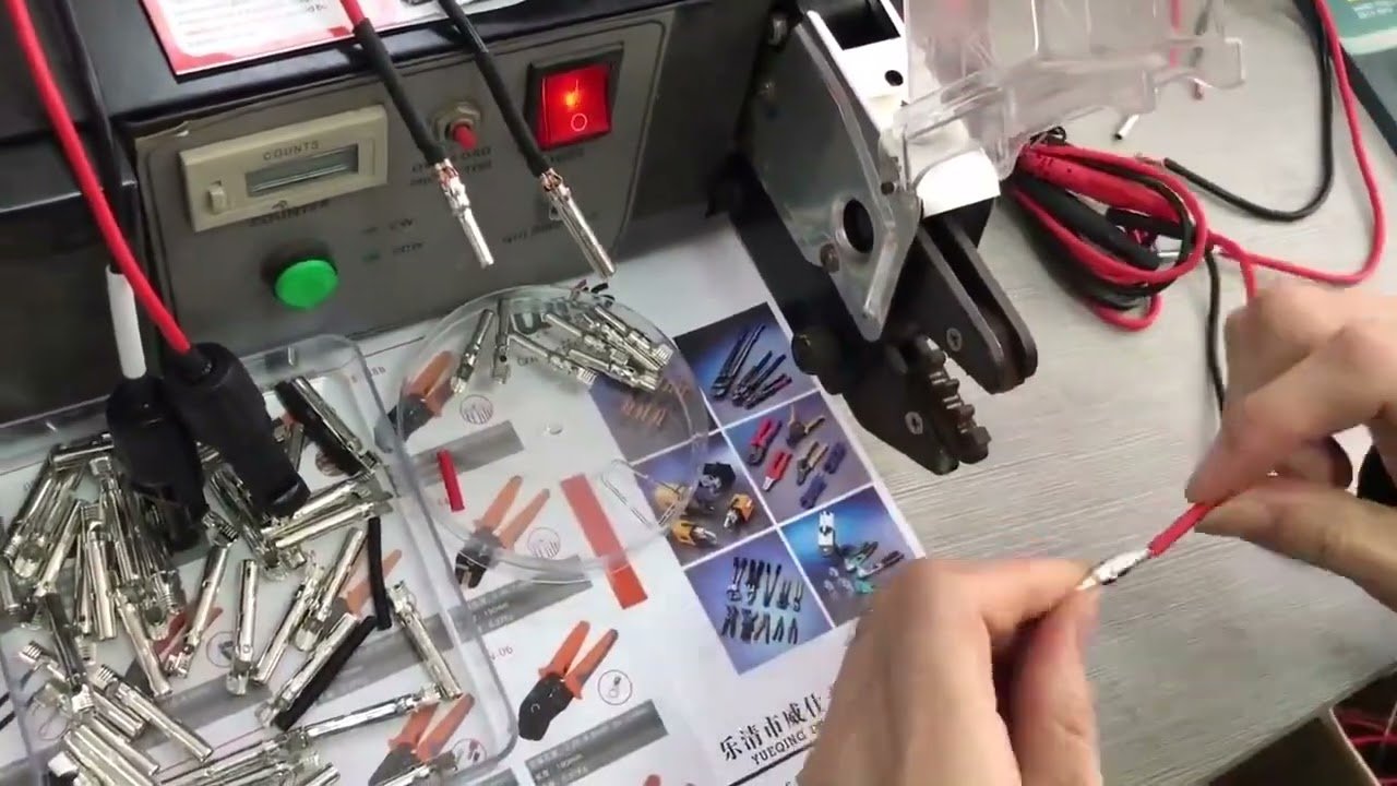 EM6B2 PRO 電動端子圧着機 - 多種端子対応の高効率工具で工場オートメーションを支援