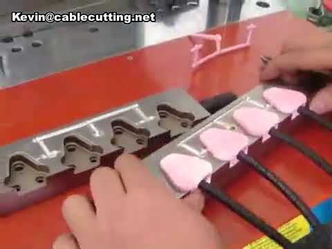【高精度・高速】電源プラグ成形機 | 自動化プラグ製造装置・インジェクション成形機