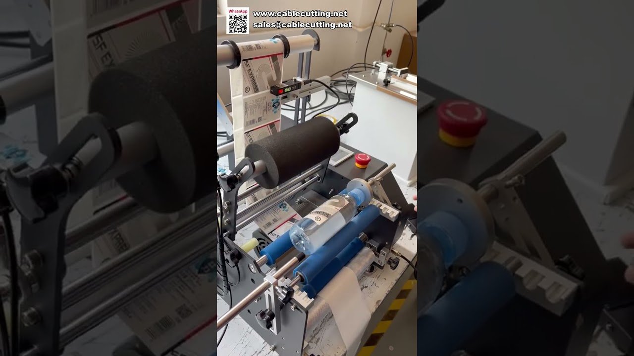 高速・気泡なし！ミネラルウォーター丸ボトル用ラベリングマシン｜ボトルステッカー貼付システム